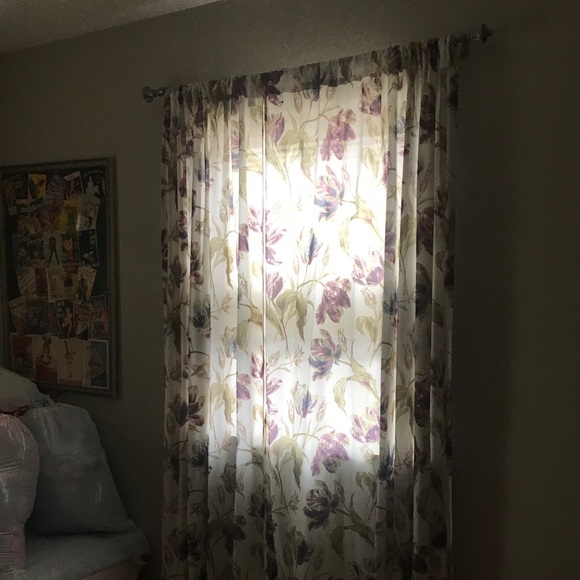 — #1 Curtain Set with Pretty Purple Flowers - Picture 6 of 8